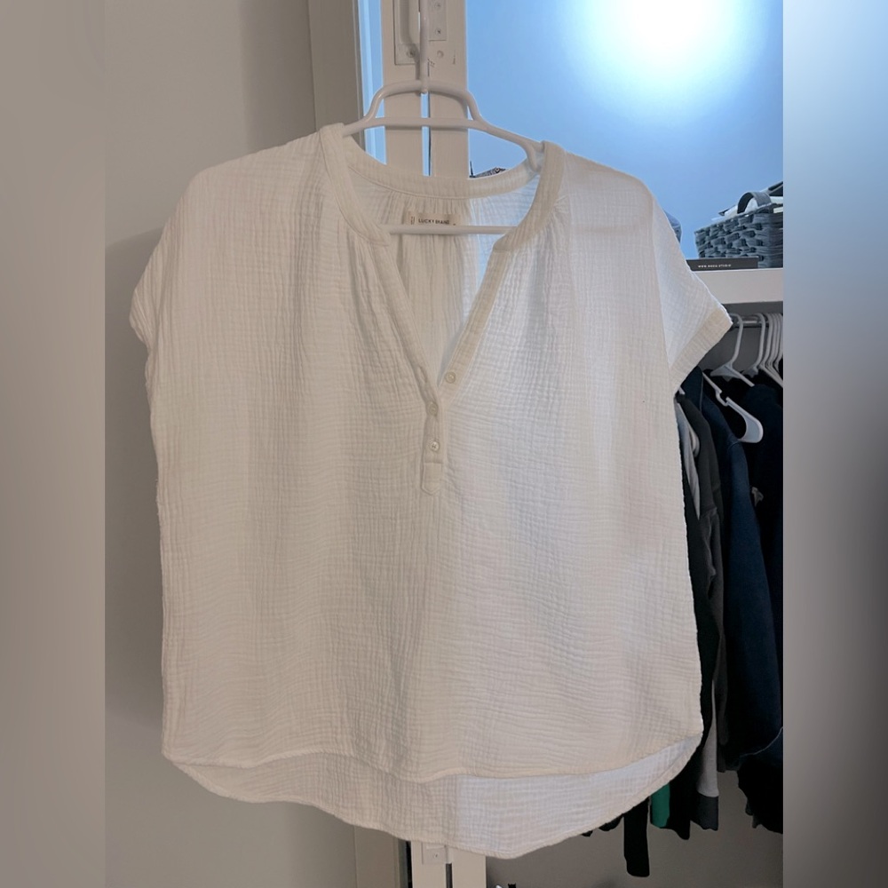 Lucky Brand, super flattering ear flattering & comfy, white waffle “linen” top